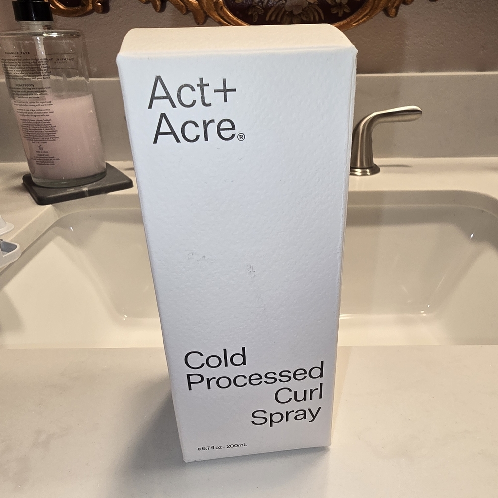 Act+Acre Cold Processed Curl Spray